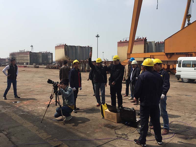 PLC hydraulic synchronous lifting system for 4500T hull of Jiangsu Huatai Shipyard.